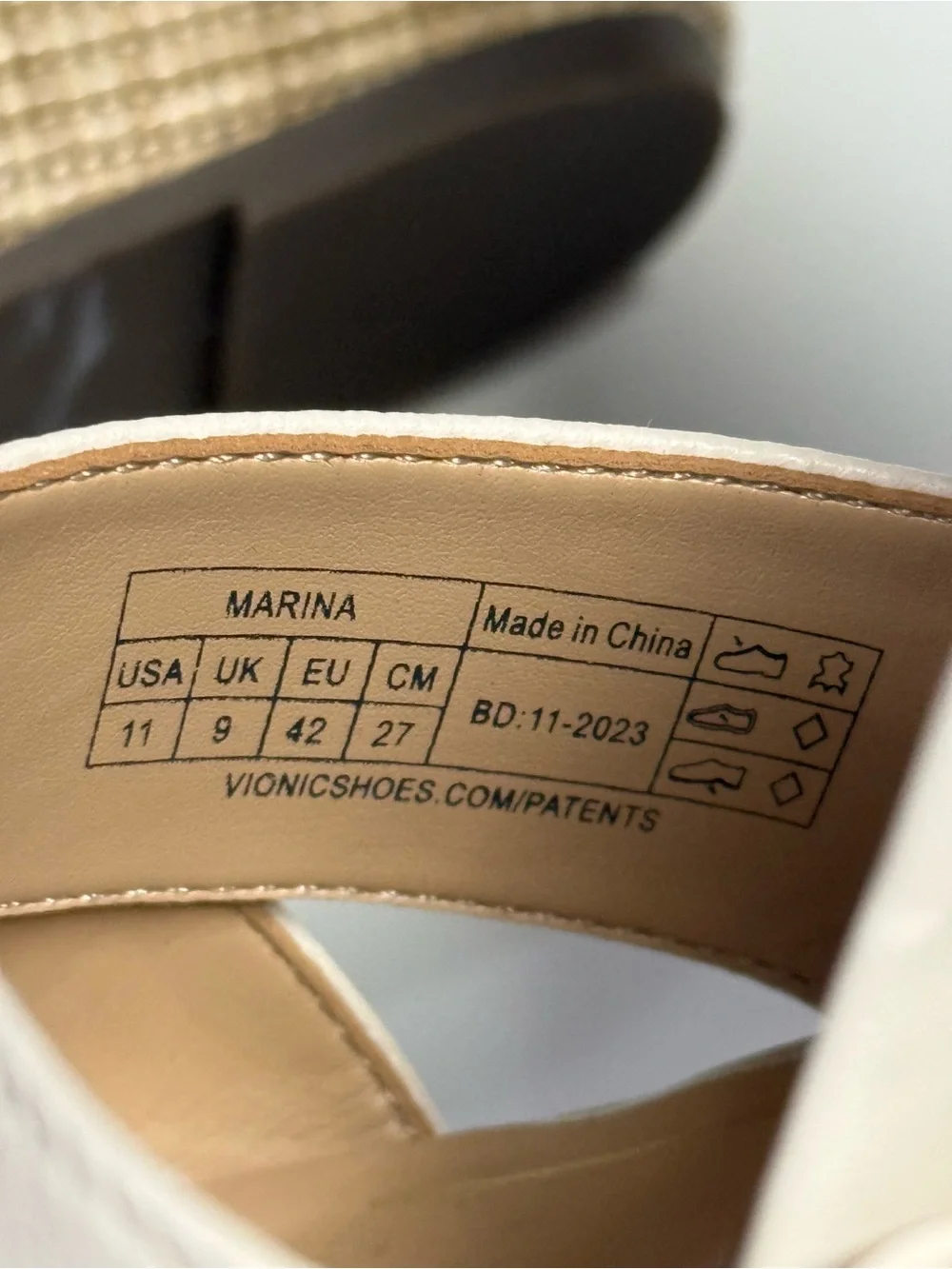 Vionic Women's Size 11 Cream Leather Marina Wedge Sandals